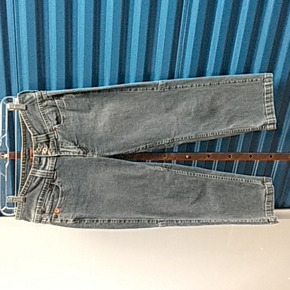 Lee Jean's Capri. Blue denim